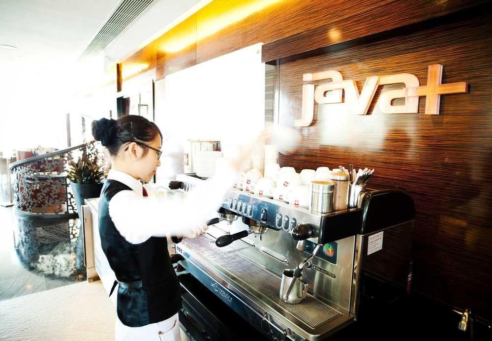 Hong Kong Skycity Marriott Hotel Екстер'єр фото A barista at work