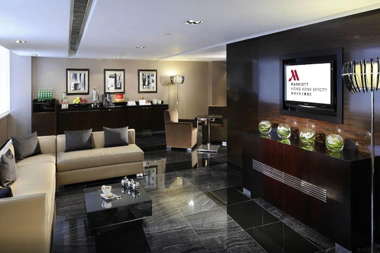 Hong Kong Skycity Marriott Hotel Екстер'єр фото The M Club lounge at the Marriott International Hotel in Hong Kong