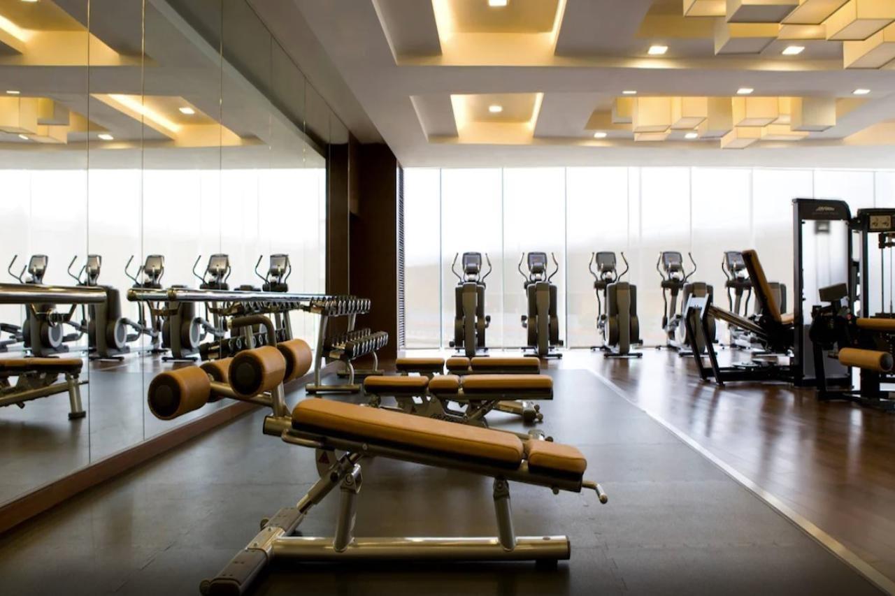 Hong Kong Skycity Marriott Hotel Екстер'єр фото The gym at the hotel