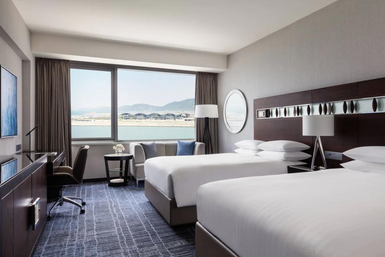 Hong Kong Skycity Marriott Hotel Екстер'єр фото A guest room at the hotel