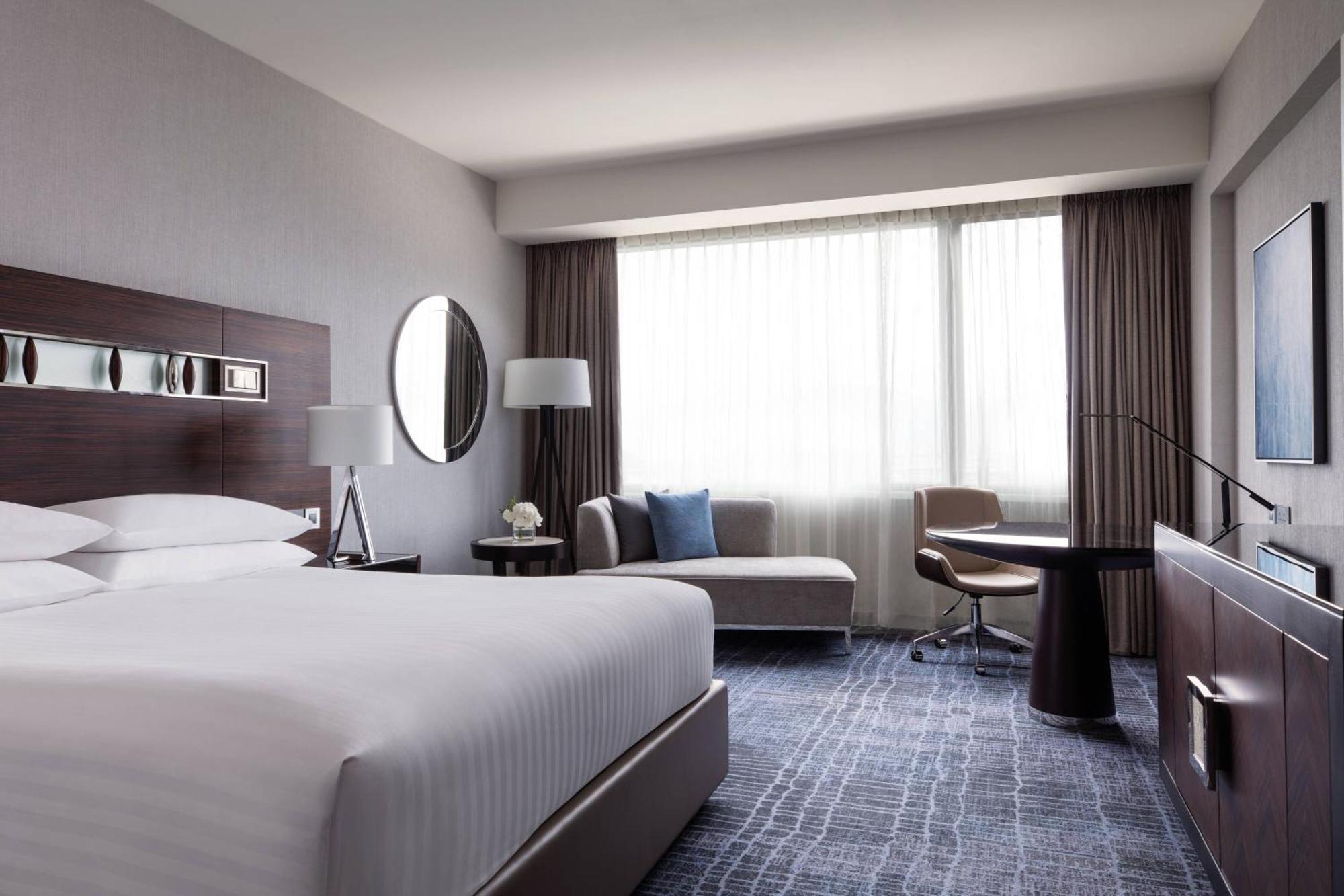 Hong Kong Skycity Marriott Hotel Екстер'єр фото A guest room at the hotel